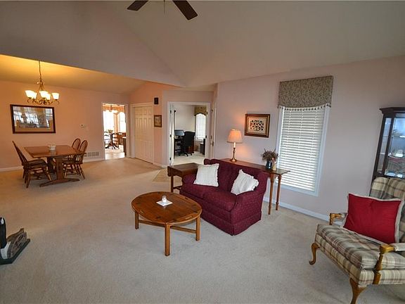 5th image of 1315 Harwood Ln