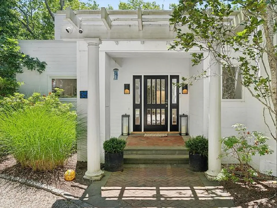 35 Ely Brook Rd