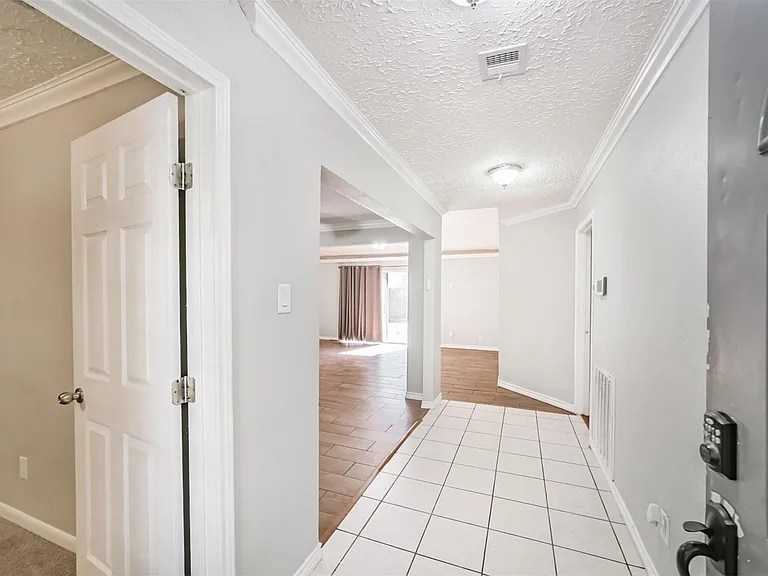 22203 Fincastle Dr — Photo 5