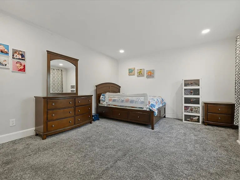38-11 205th St #SINGLE-FAMIL — Photo 22
