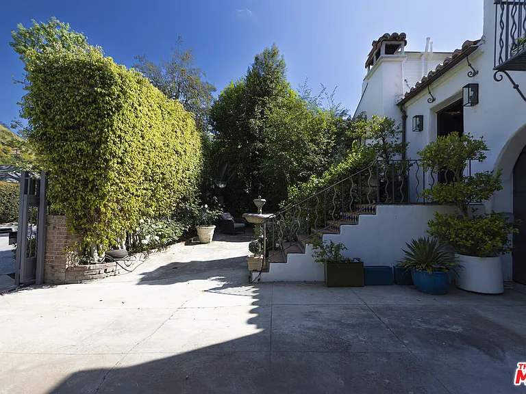 1407 N Beverly Dr — Photo 6