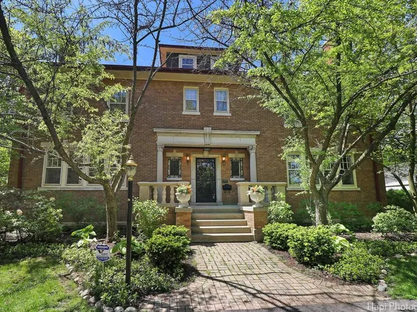 1403 Glenview Rd, Glenview, IL 60025