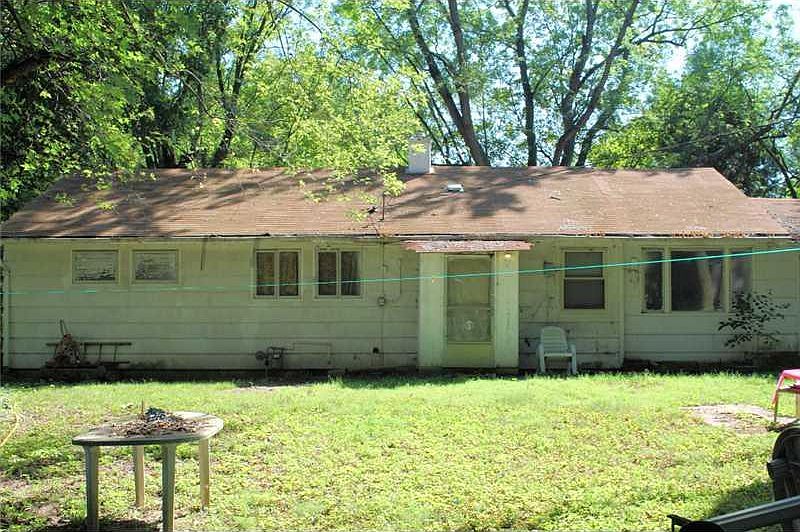 2nd image of 100 N Karrington Blvd
