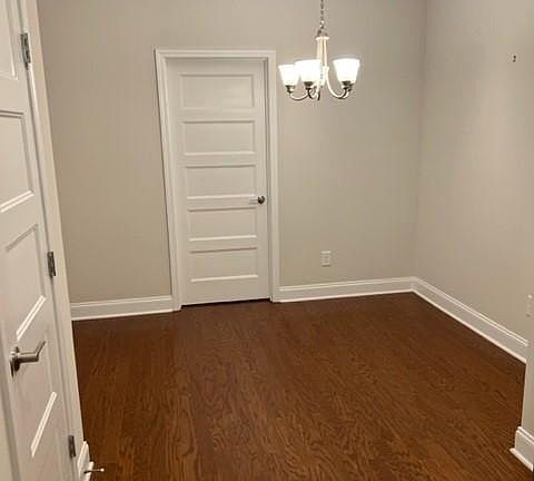 4th image of 225 Claremont Ct