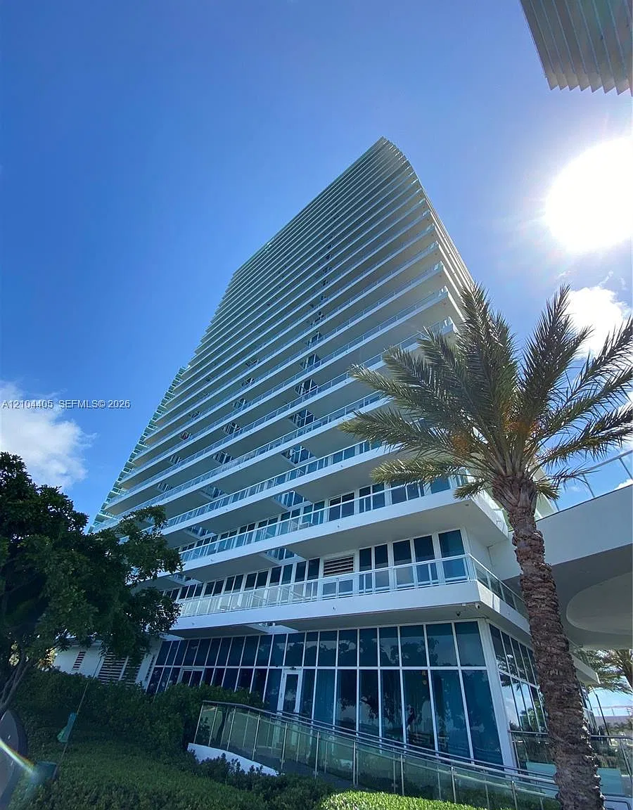 The Bentley Bay Condo — Photo 1