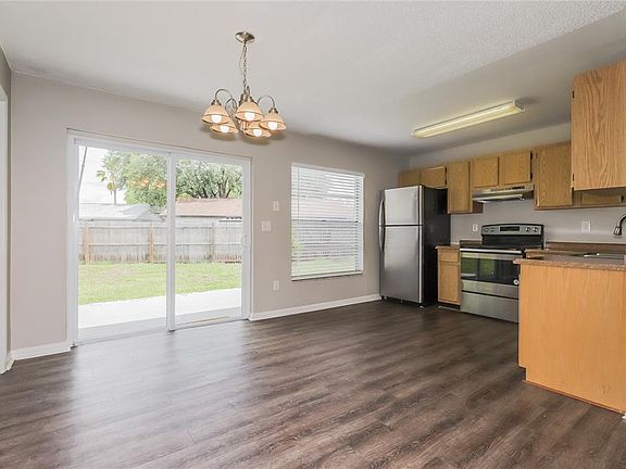 4th image of 1002 PINEHAVEN COURT