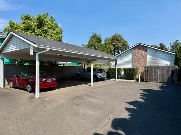 Custom Built Plex-2 Bedroom w/private back yard, 9724 SE 43rd Ave, Portland, OR 97222