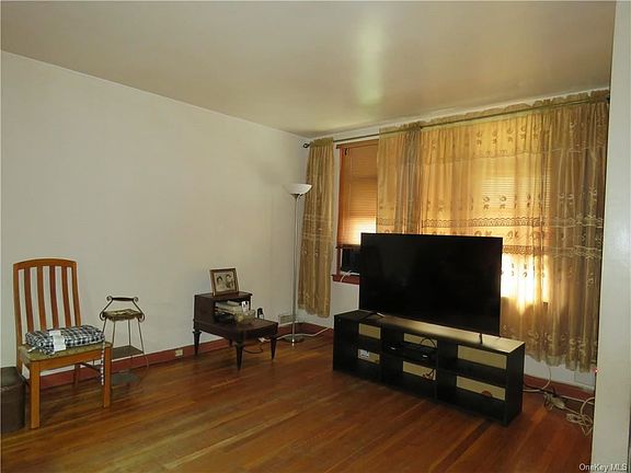5th image of 4026 Bronxwood Ave