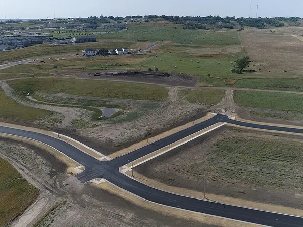 3615 Silver Leaf Ave NW, Mandan, ND 58554