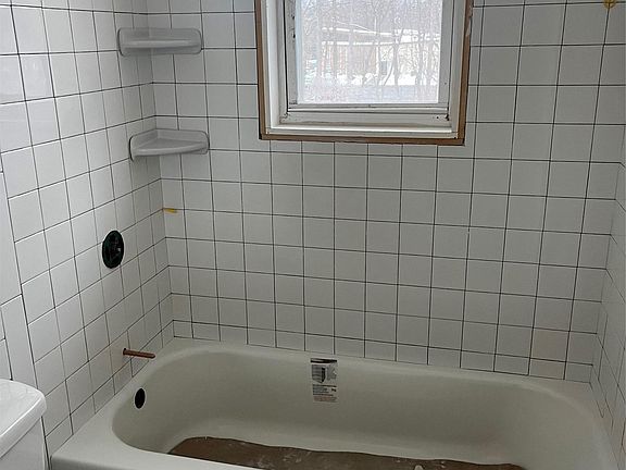 4th image of 27 N Route 303 APT 4