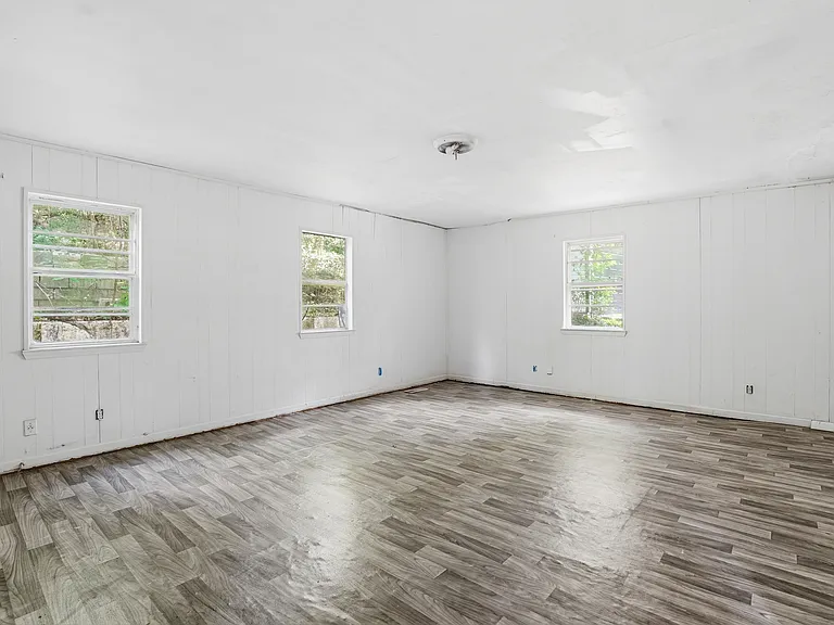 7827 Rugby Ave — Photo 10