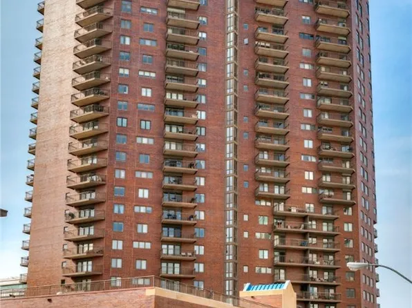 300 Walnut St #1606, Des Moines, IA 50309