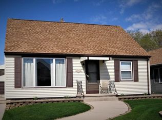 1518 S 35th St, Manitowoc, WI 54220