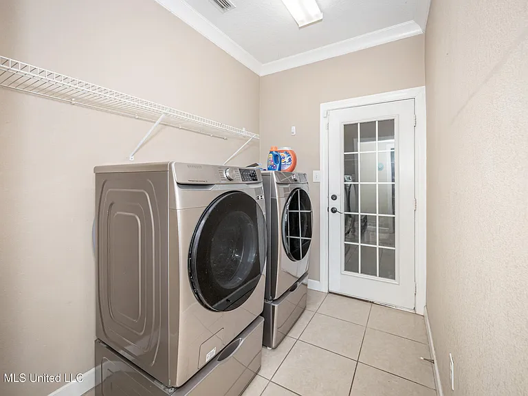 15208 Lisa Dr — Photo 23