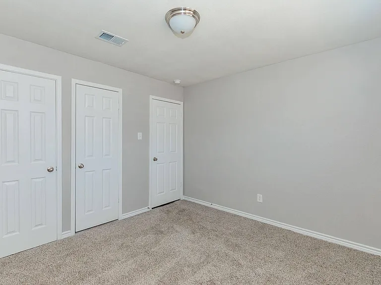 REGENCY PLACE APARTMENTS — Photo 21