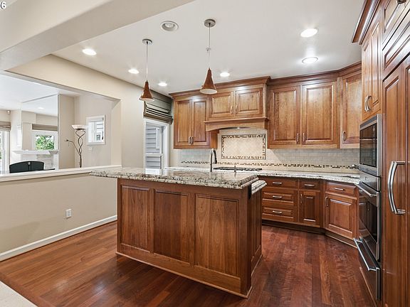 4th image of 1923 SW Market Street Dr