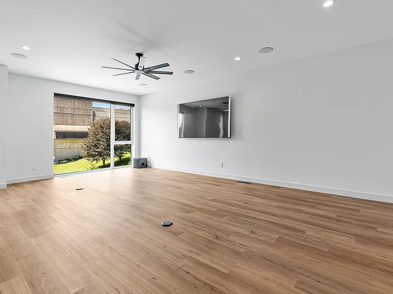 14 Lincoln Ave #4 — Photo 24