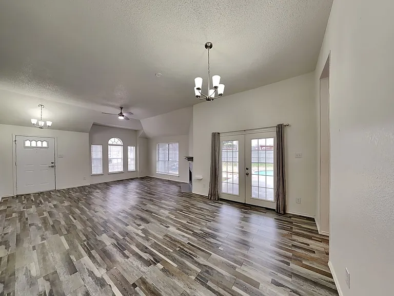 2829 Salado Trl — Photo 9
