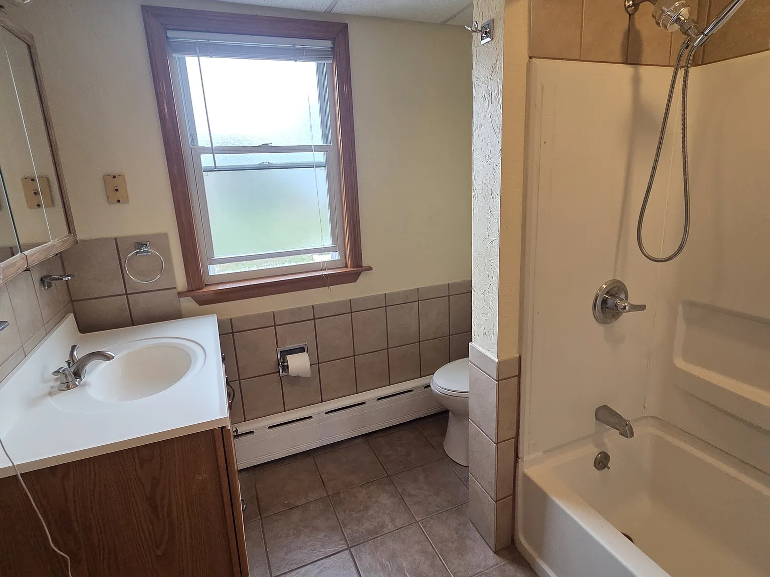 2 bed, 1200 sqft, $1,700 — Photo 4
