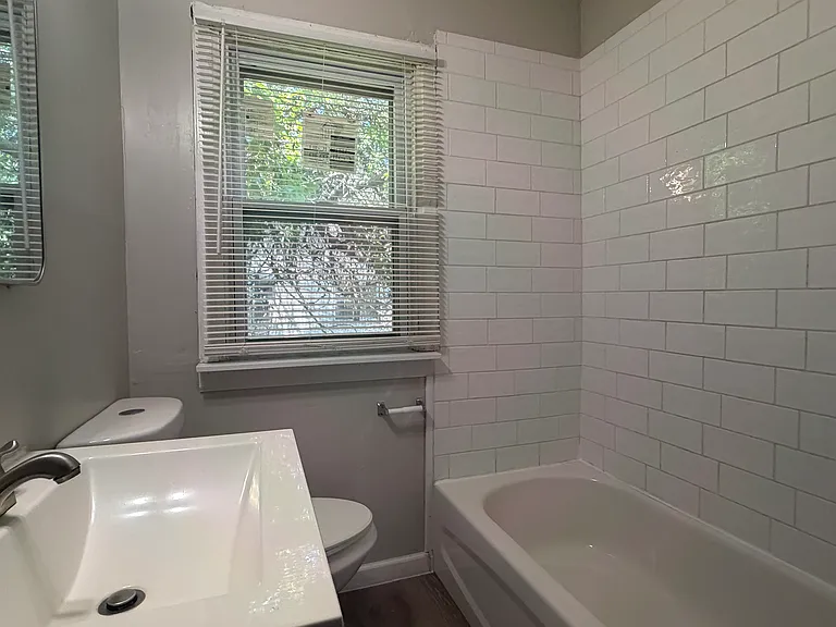 15703 Northlawn St — Photo 7