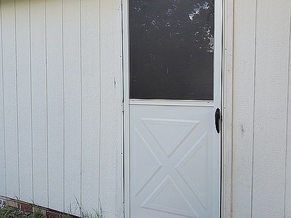 4th image of 208 E Wood St
