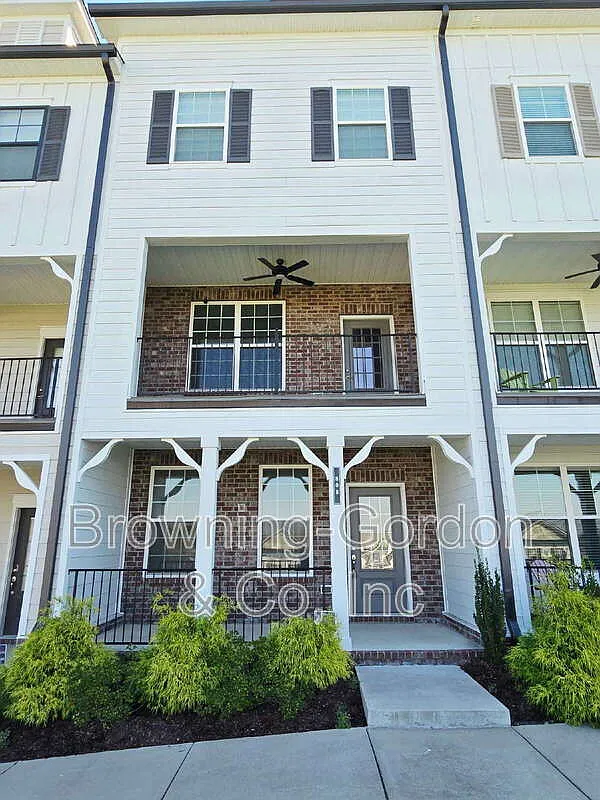 2 bed, 3.5 bath, 1901 sqft, $2,400 — Photo 1