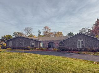 2066 Churchill Ln, Highland Park, IL