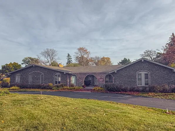 2066 Churchill Ln, Highland Park, IL 60035