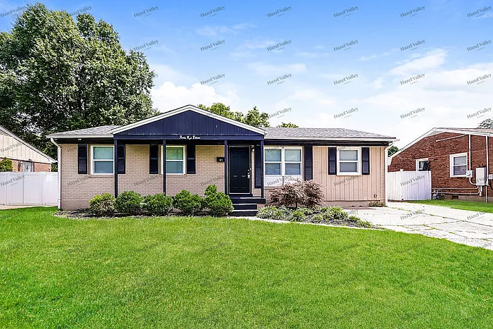 3 bed, 1.5 bath, 1242 sqft, $1,770 — Photo 2