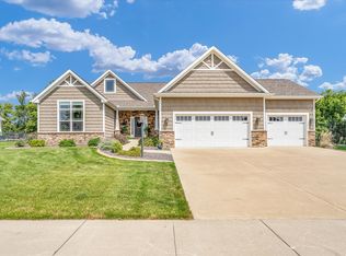 1306 Forest Ridge Dr, Mahomet, IL 61853