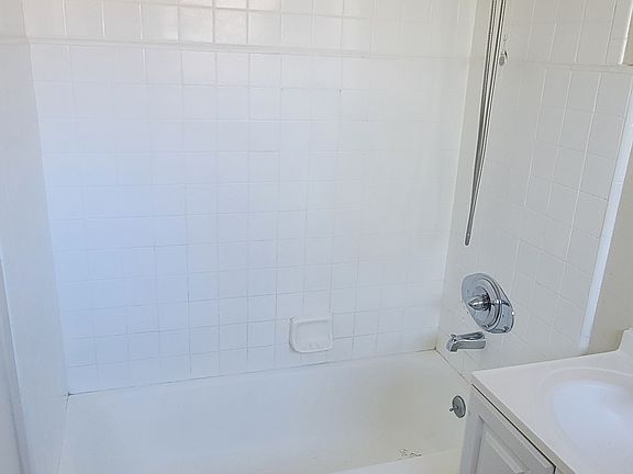 3rd image of 423 N 26th St APT 3
