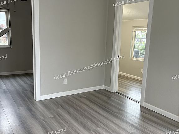 4th image of 10060 Portola Ave