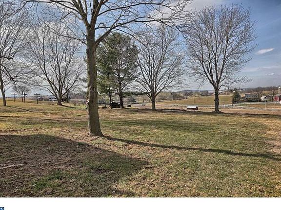 4th image of 577 Hiview Dr
