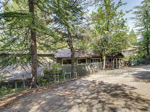 4th image of 5688 Siesta Ln