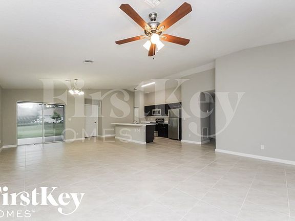 3rd image of 797 SW Hillsboro Cir