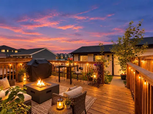 1021 W Mahogany Blvd SE, Calgary, AB T3M 3E4