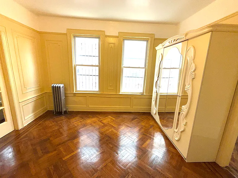 146 E 38th St #1 — Photo 9