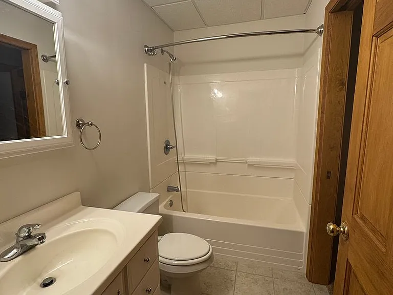 2047 Parkside Dr — Photo 34