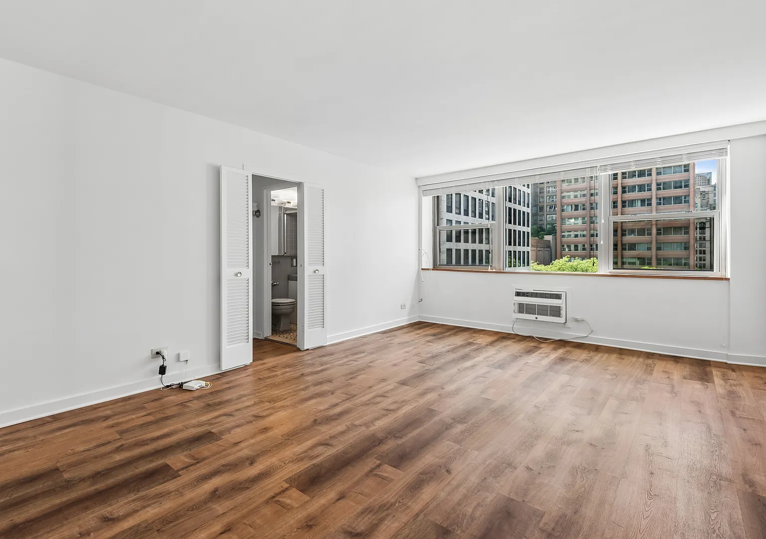 Studio, 572 sqft, $1,850 — Photo 4