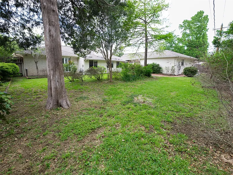7546 Maple Tree Dr — Photo 47