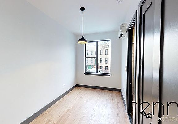 4th image of 256 Woodbine St #4
