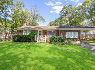 37 Lynncliff Rd, Hampton Bays, NY 11946