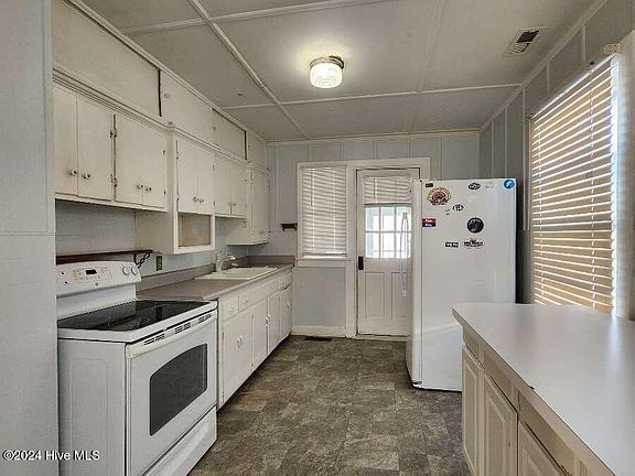 5th image of 1103 Live Oak Street