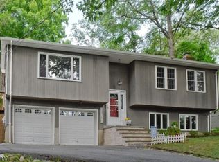 7 Sandys Rd, Andover, NJ 07821