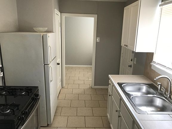 3rd image of 2002 Skylark Dr