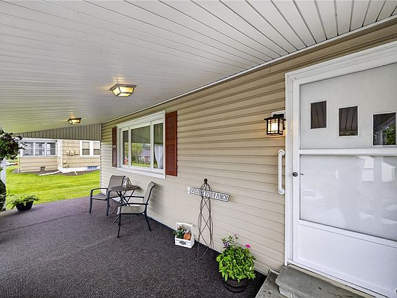5th image of 303 Bacon St