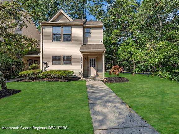 3rd image of 805 Bluebell Drive