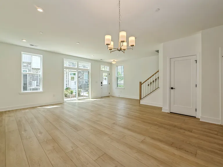 2107 Donatello Dr — Photo 15