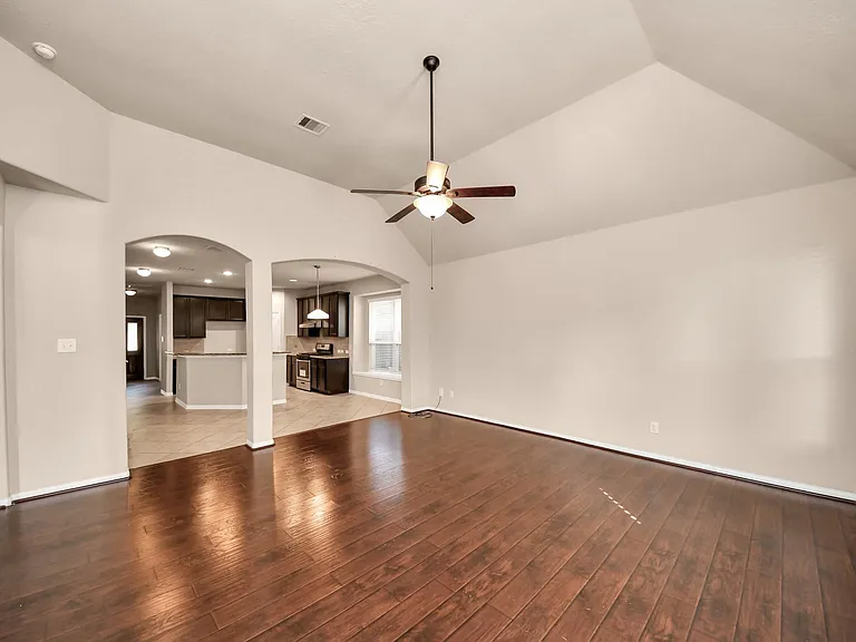 3115 Lake Dr — Photo 5