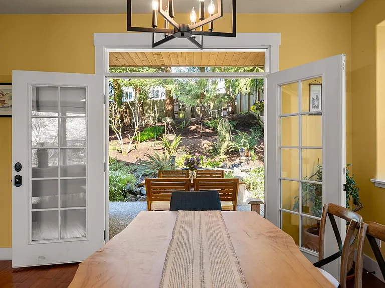 1230 Geneva Hills Rd — Photo 2